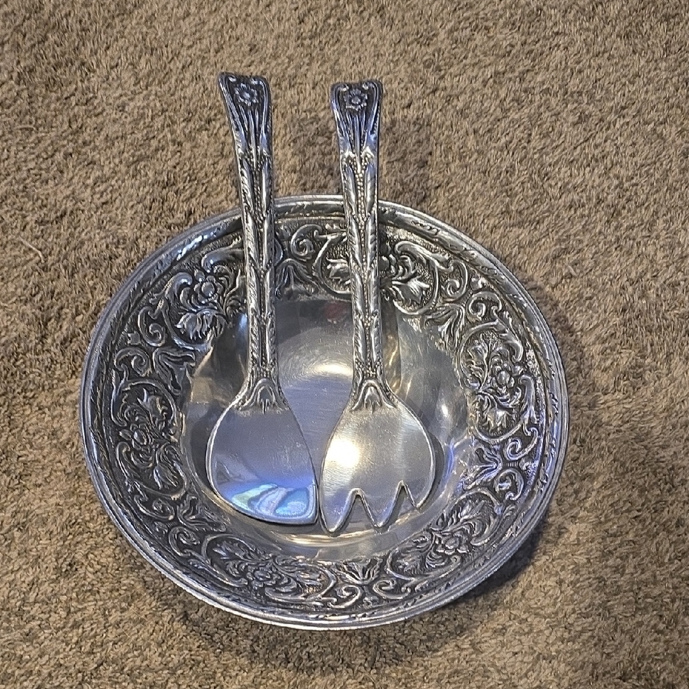 Wilton Armetale Silver Floral Serveware Set